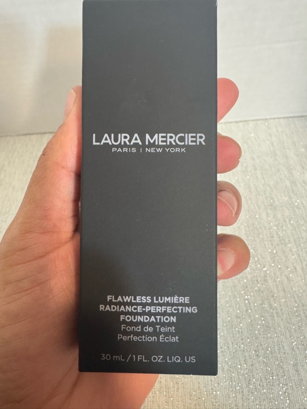 laura mercier Flawless Lumière Foundation — Golden (3W2) - Picture 2 of 6